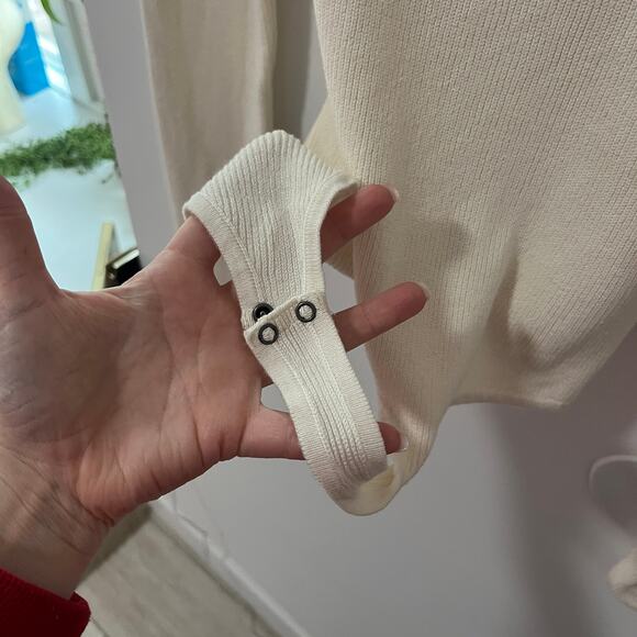 Abercrombie & Fitch White Ribbed Knit Cutout Bodysuit Size Medium - Picture 7 of 7